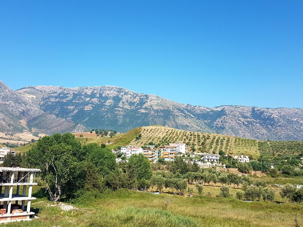 Flori Beach Apartment Radhime Luaran gambar